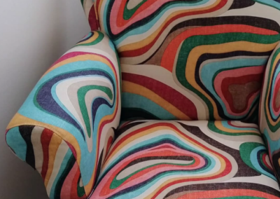 Sofá butaca tapiceria estampado psicodélico