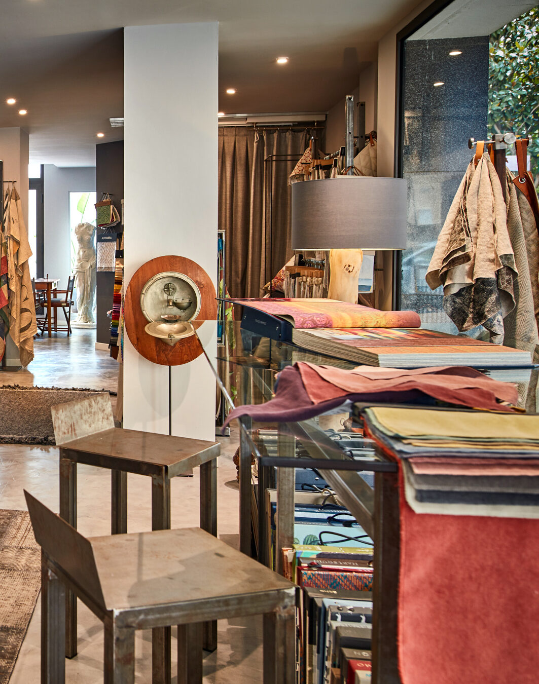 Botiga taula showroom RIDOX Sant Cugat, el showroom ideal para expertos en decoración de interiores