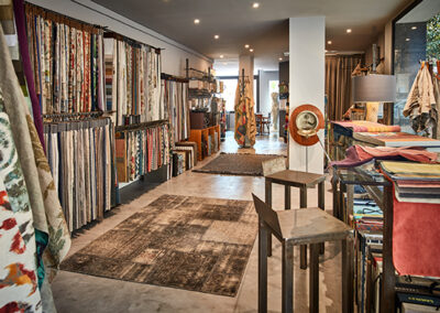 SHOWROOM Ridox, nuestro mejor exposición de productos, donde te guiamos y acompañamos a elegir tu selección de telas